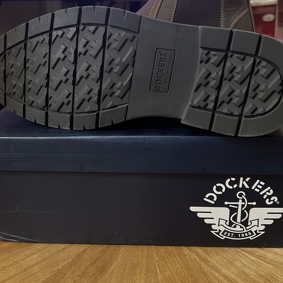 Shoes size 9M and 10M Dockers - Picture 4 of 6